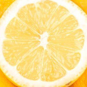 Lemons with half of a lemon on top.